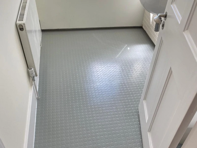 Kaučuková podlahová krytina Norament 825, barva 6173 - šedá, 501 × 501 mm čtverce